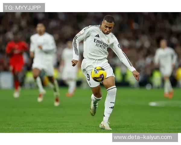 十人皇马2-1客场险胜皇家社会，姆巴佩传射建功，赫伊森染红