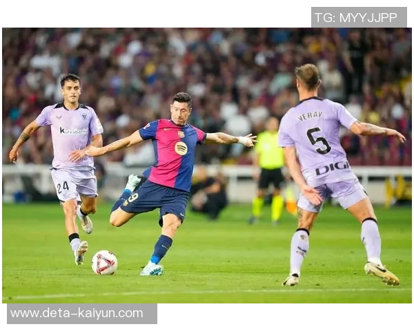 巴萨回归诺坎普：重磅公开训练，塔吊环绕中的辉煌时刻